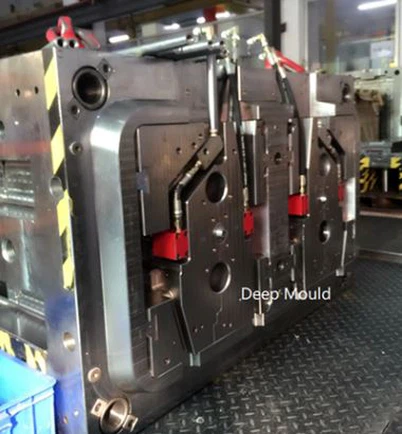 Moulage par injection de réservoir de toilette en plastique